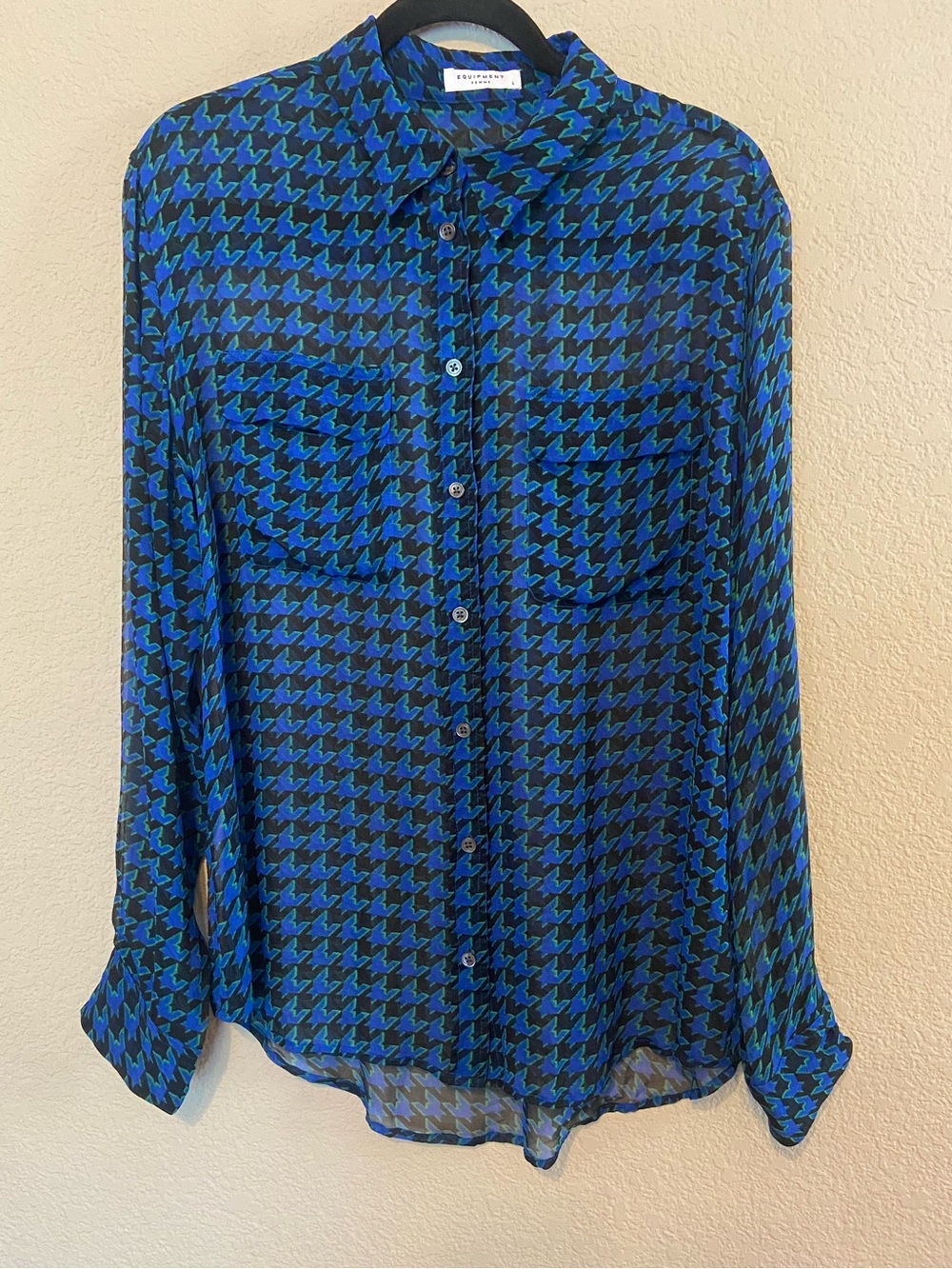EQUIPMENT BLACK/GREEN/BLUE PRINTED SHEER BUTTON DOWN SIZE L office siren pockets